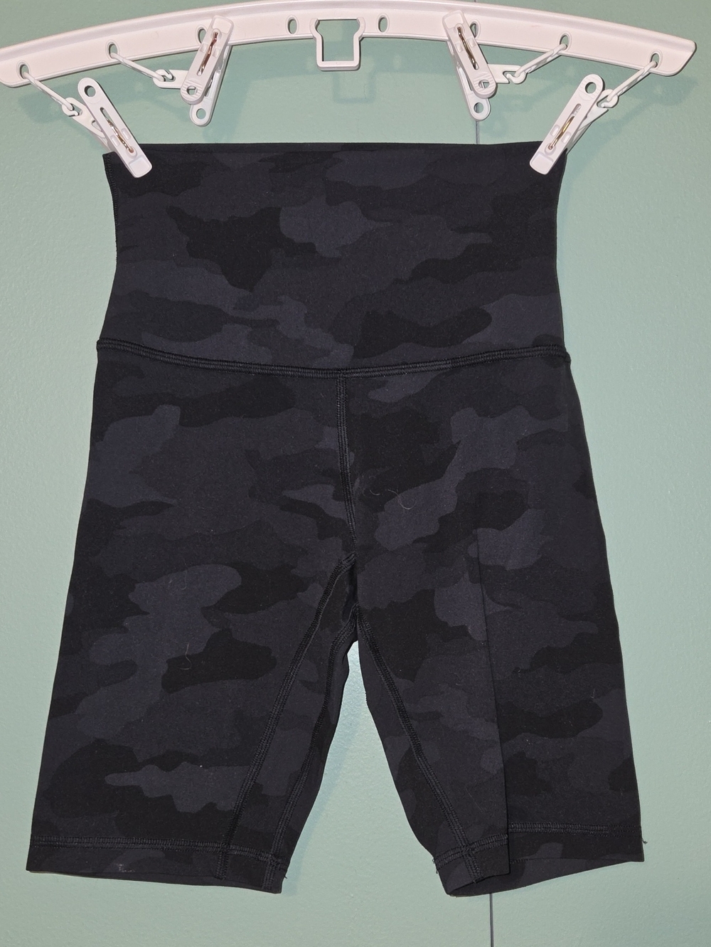 Lululemon Black Camo Biker Short Size 2